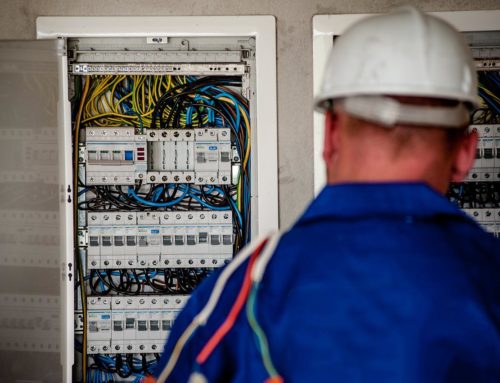Découvrez le métier d’électricien Rouen – Les aptitudes professionnelles, réglementations et inconvénients